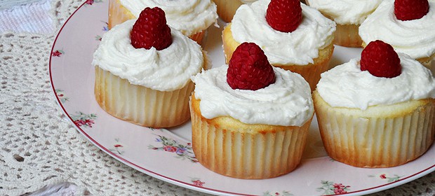 Raspberry Filled White Chocolate Buttercream Cupcakes