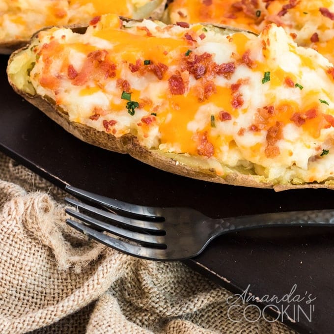 Twice Baked Potatoes With Bacon Cheddar Chives Amanda S Cookin