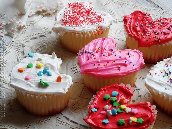 Easy Heart Shaped Valentine Cupcakes from AmandasCookin.com