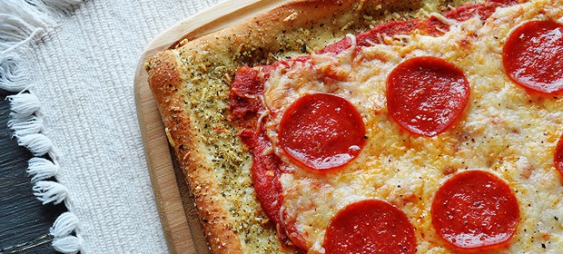 Garlic Bread Crusted Classic Pizza