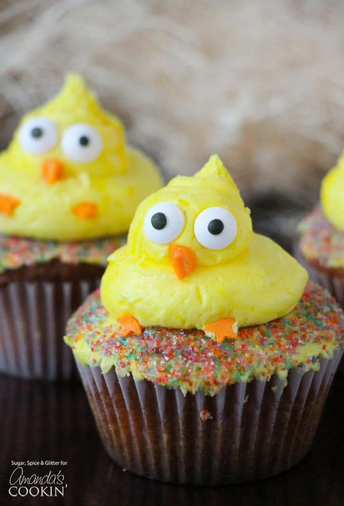 Easter Chick Cupcakes: a fun and easy Easter cupcake design!