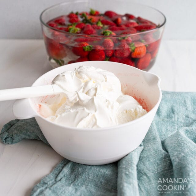 Strawberry Lasagna Amanda S Cookin One Pan Desserts