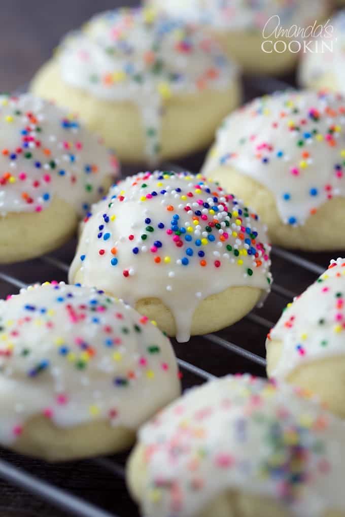 Anisette Cookies: traditional Italian cookies full of licorice flavor!