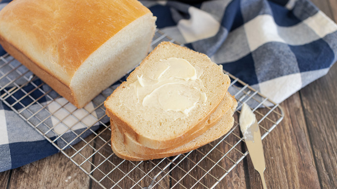 Amish White Bread Mini Loaves - Amanda's Cookin' - Yeast Breads