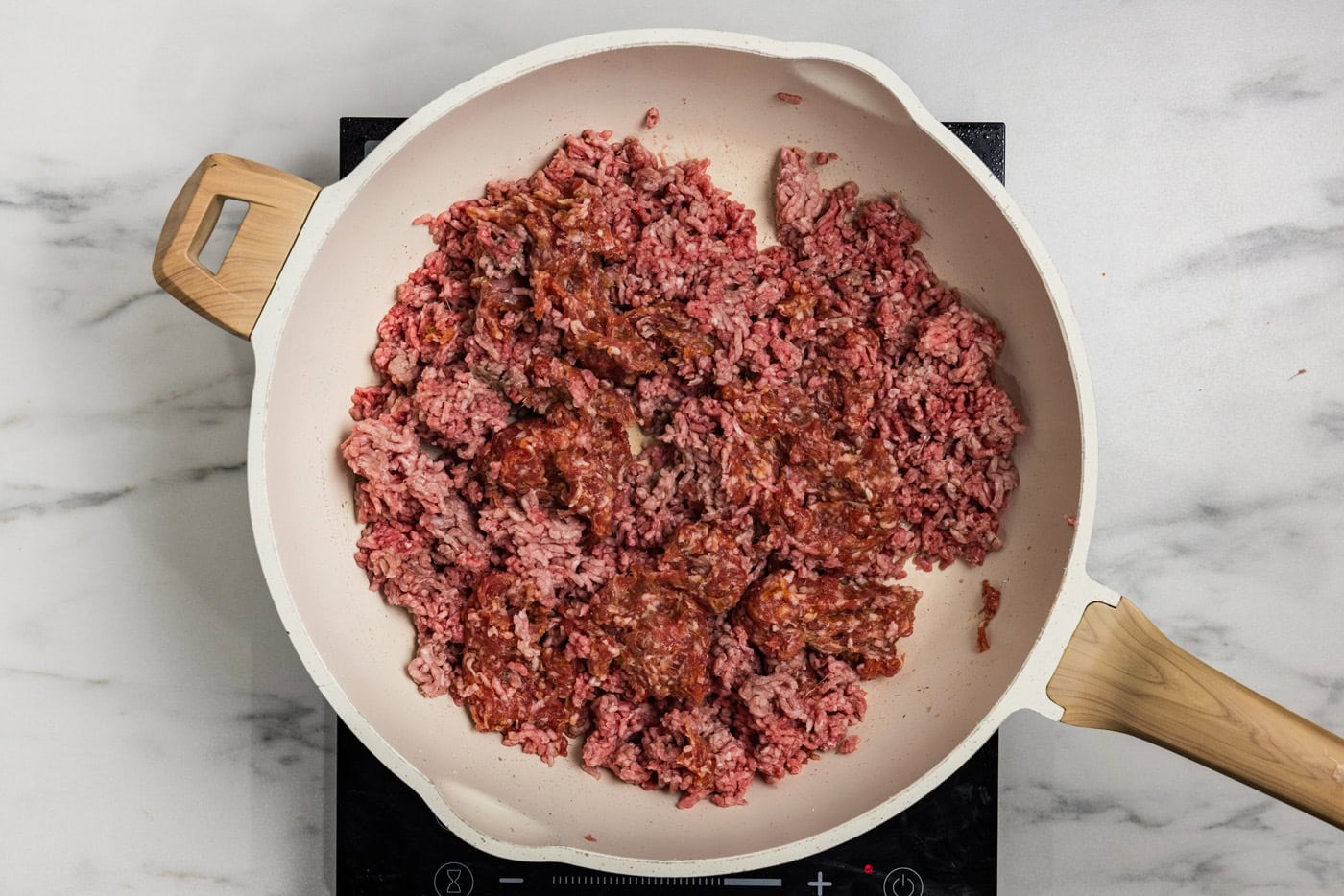 ground beef and italian sausage in skillet