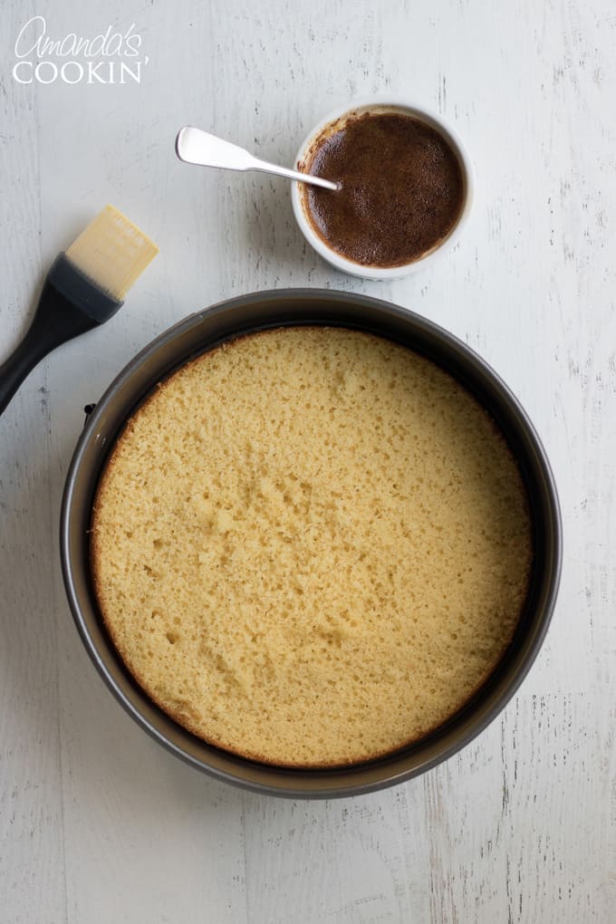 How to make tiramisu cheesecake: bale the cake