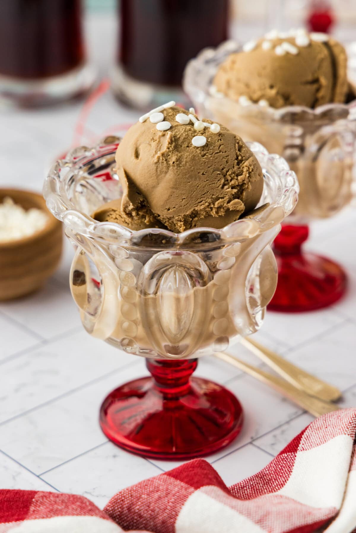 2 glass dishes of homemade Root Beer Ice Cream