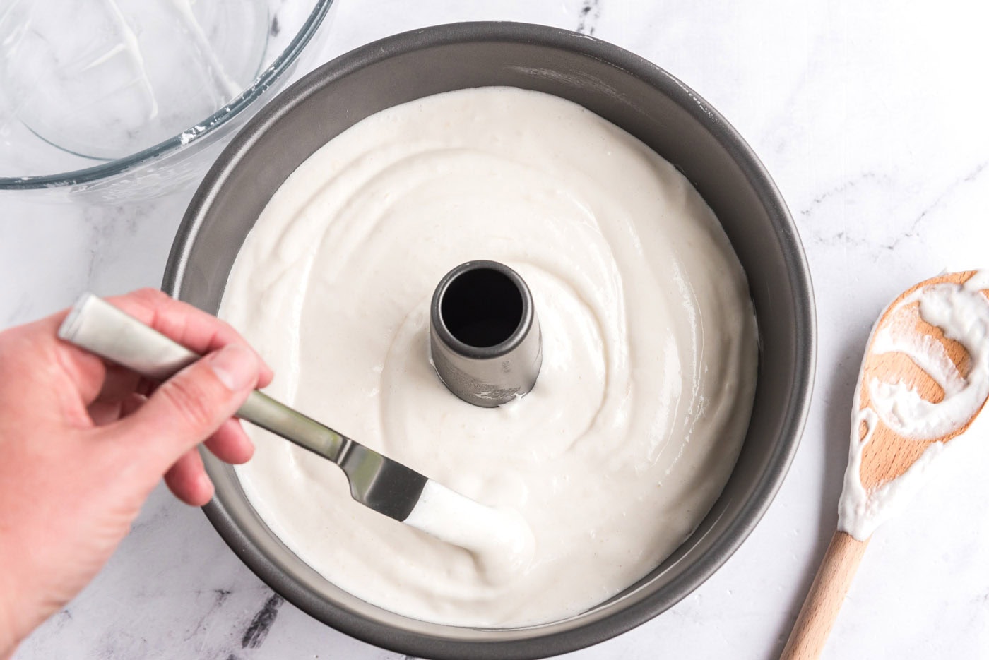 removing air pockets from angel food cake batter with a butter knife