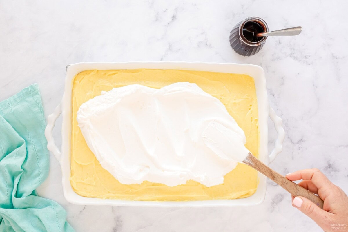 topping pudding layer with whipped topping