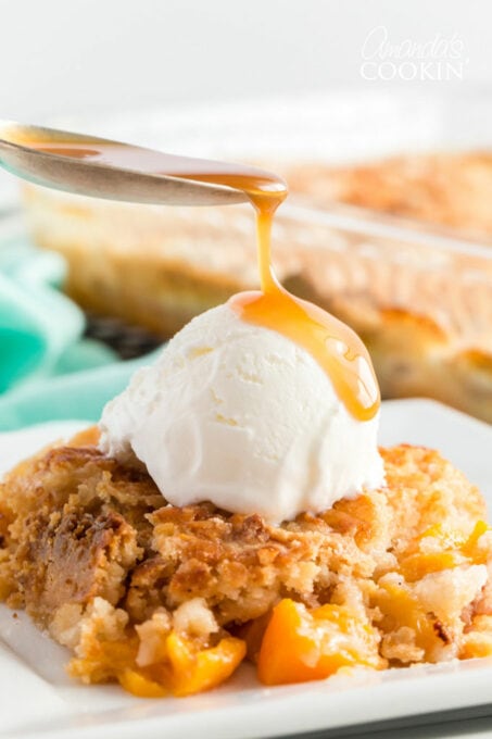 Peach Cobbler: 3 ingredient peach dump cake - Amanda's Cookin'