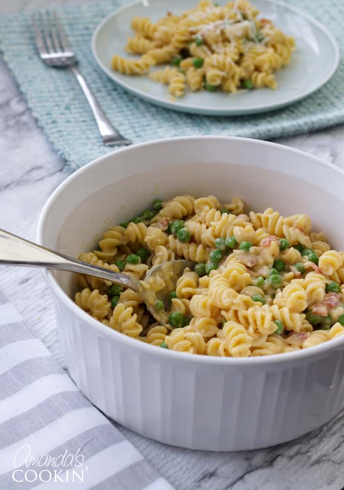 bowl of rotini with peas and cheese