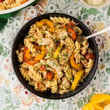 chicken and peppers pasta in bowl