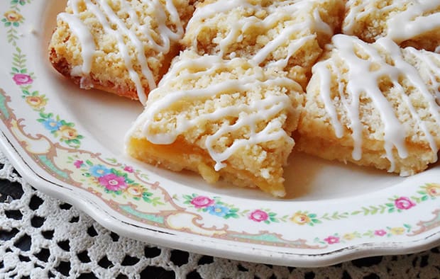 Lemon Streusel Squares @amandaformaro Amanda's Cookin'