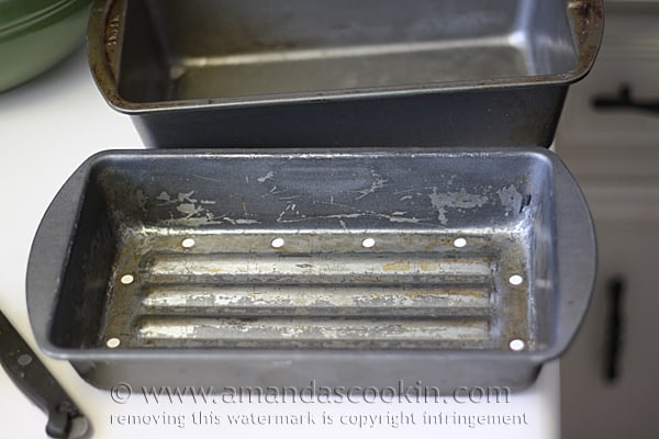 A photo of a 2 Piece Nonstick Meatloaf Bread Pan Set.