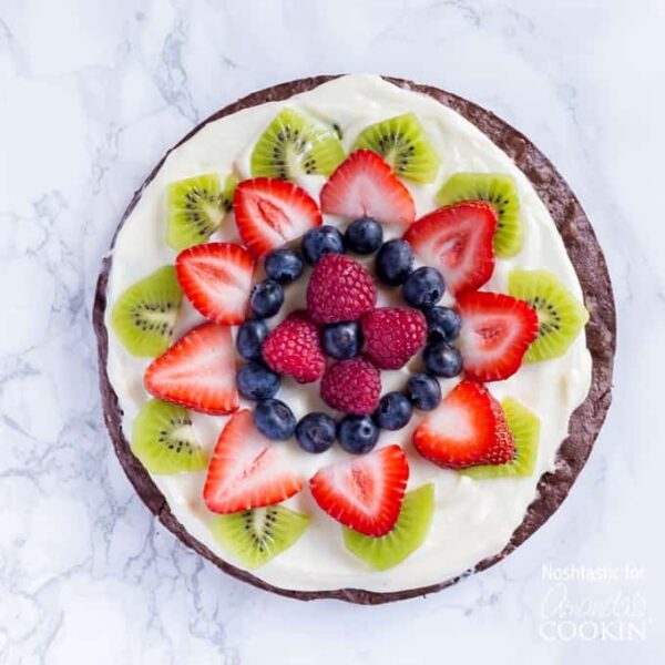 Fruit Pizza easy brownie pizza with fruit topping and cream cheese icing