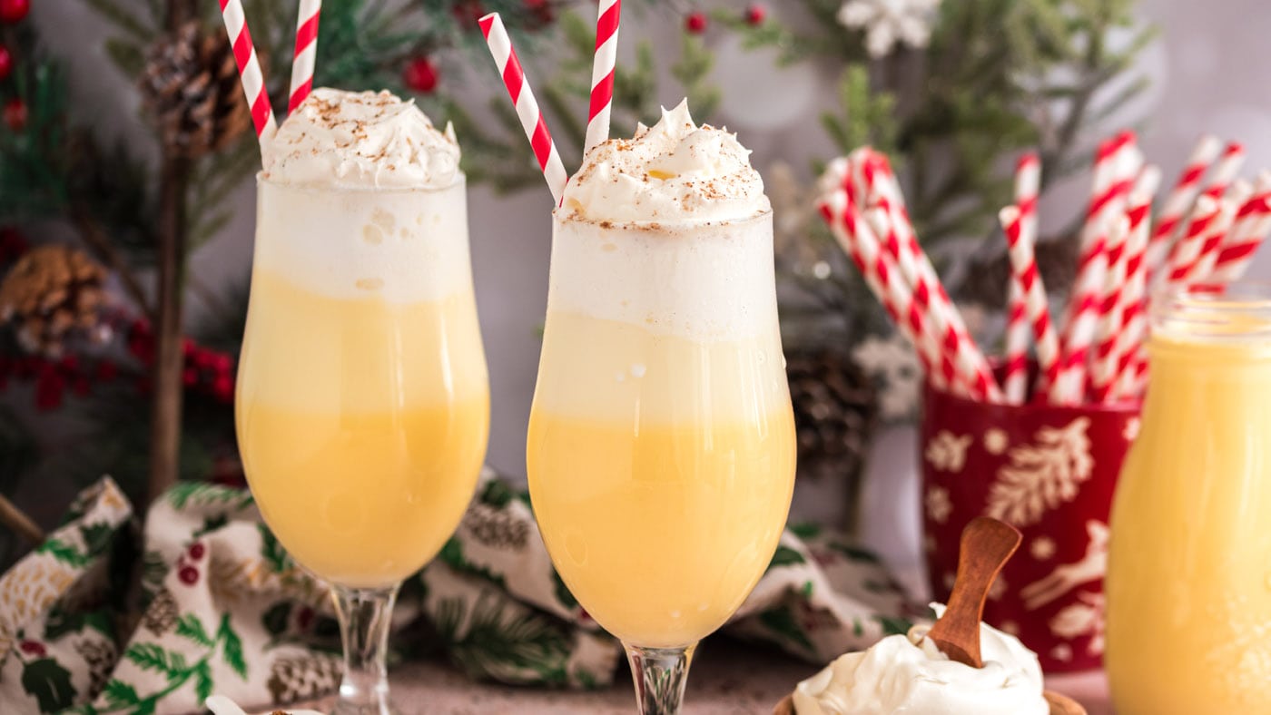 Sweet, creamy, bubbly drinks with a festive twist are perfect for Christmas parties. Kids and adults