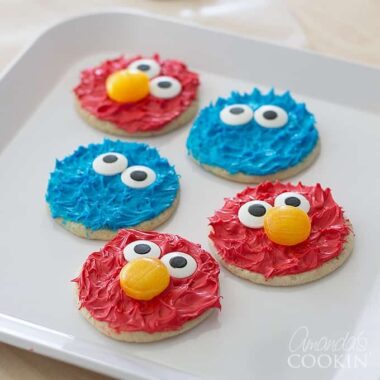 How to make adorable Cookie Monster and Elmo Cookies!