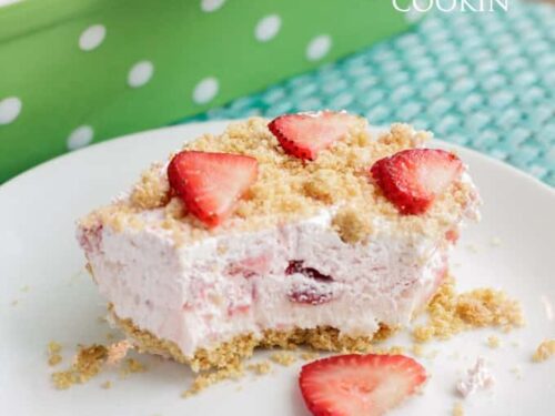 This Creamy No-Bake Strawberry Dream Cake Is Perfect For Lazy Nights