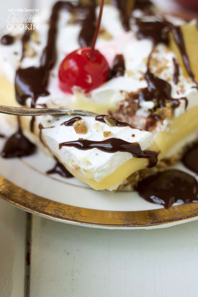 Indulge with this banana split dessert today!