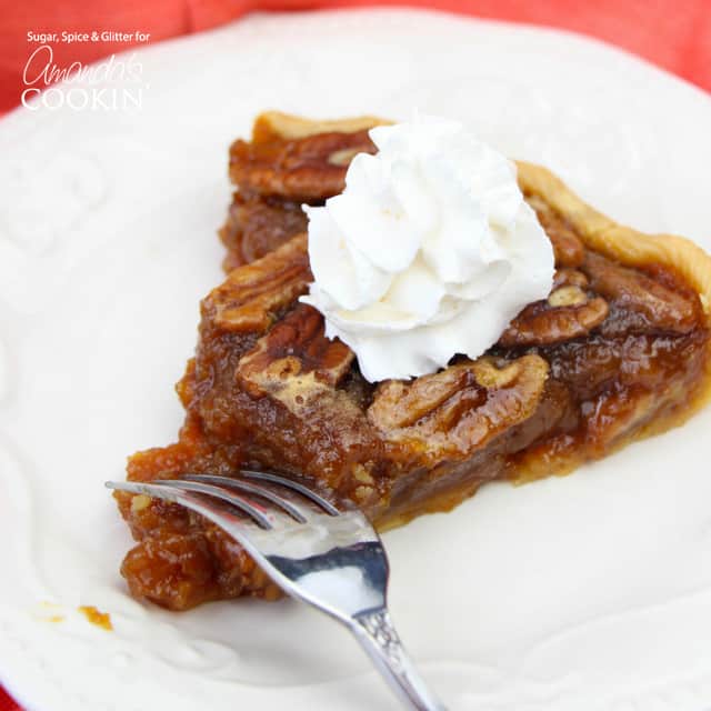 Pecan Pie: homemade pecan pie that takes only 15 minutes to prep!