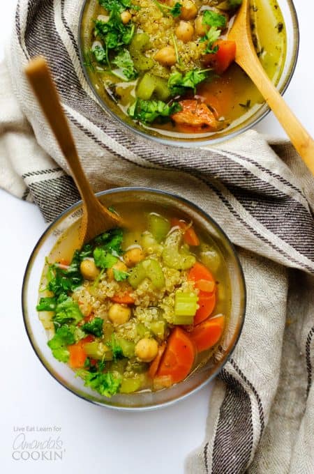 Vegetable Soup: this healthy soup takes under 30 minutes to make!