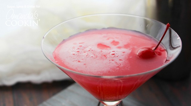 Pink Lady Cocktail: a classic lady&amp;#39;s night cocktail recipe!