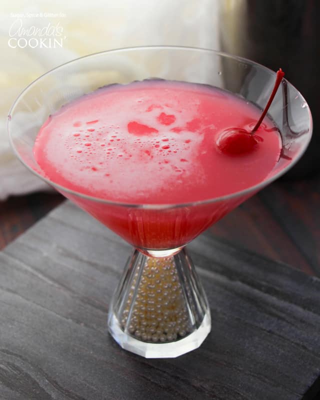 Pink Lady Cocktail: a classic lady&amp;#39;s night cocktail recipe!