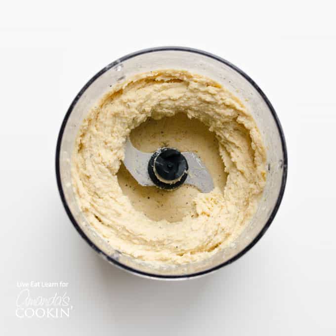 Hummus in food processor