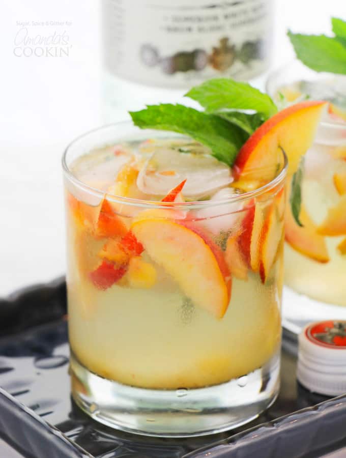Peach Mojito: the perfect fruity summer cocktail for any gathering