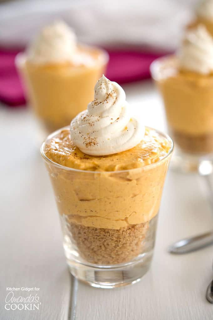 No Bake Pumpkin Cheesecake: mini pumpkin cheesecakes for fall!