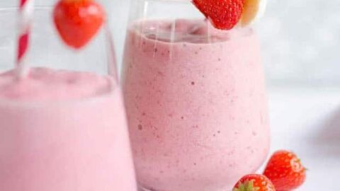 https://amandascookin.com/wp-content/uploads/2018/10/Strawberry-Banana-Smoothie-680-480x270.jpg