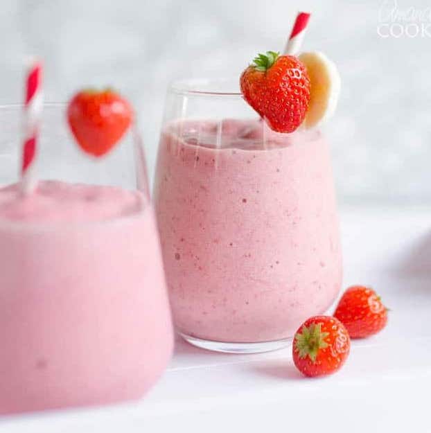 strawberry banana smoothie with skim milk calories