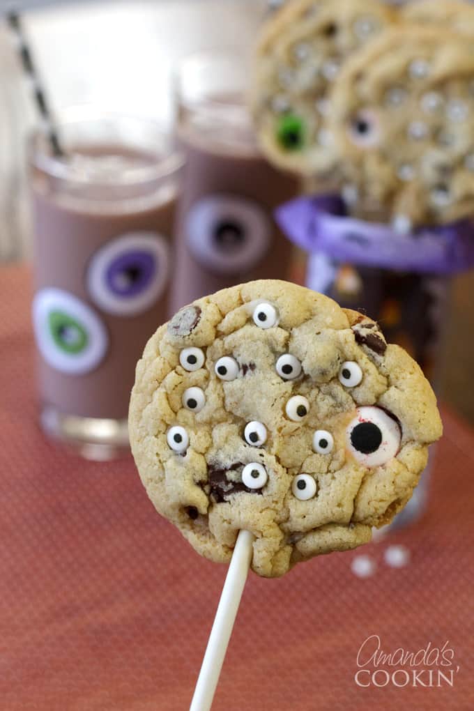 monster eyeball cookie pops