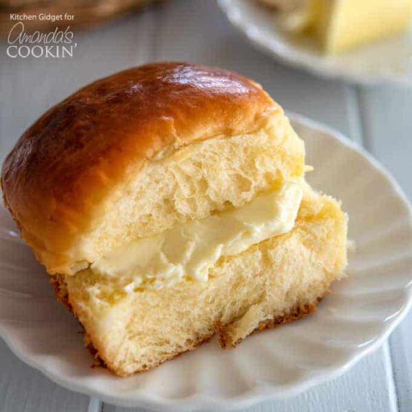 Homemade Hawaiian Rolls soft dinner rolls the whole family will love