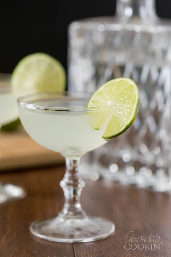 Coupe glass with Gimlet cocktail garnished with wheel of lime