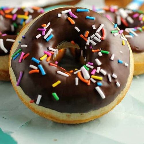 A close up of a donut