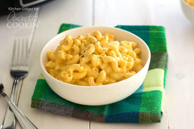 bowl of crockpot mac and cheese