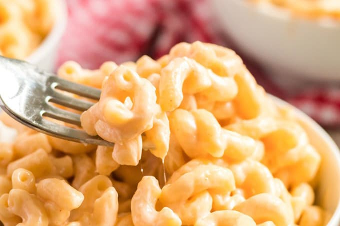 forkful of instant pot mac and cheese