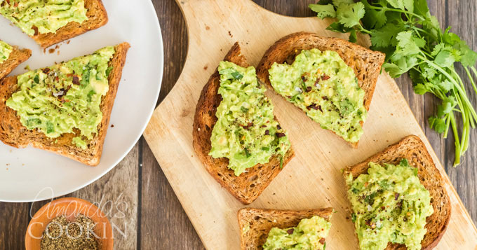 AVO-TOAST WITH EVERYTHING BAGEL SEASONING – A Spice Affair.