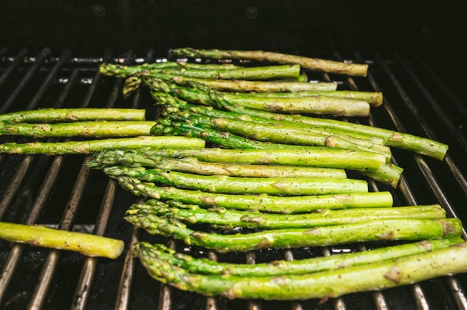 asparagus on the grill