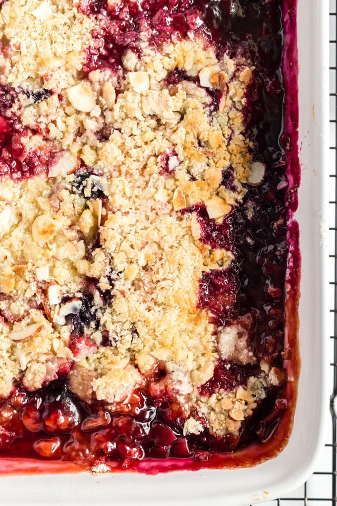 pan of rhubarb crumble