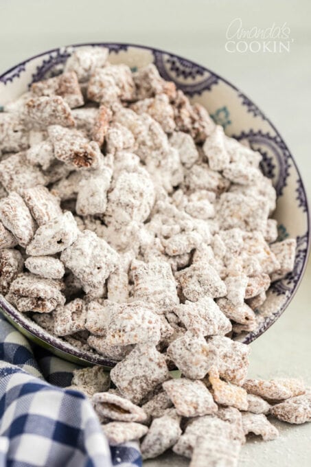 Muddy Buddies Recipe - Amanda's Cookin'