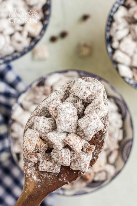 Muddy Buddies Recipe - Amanda's Cookin'