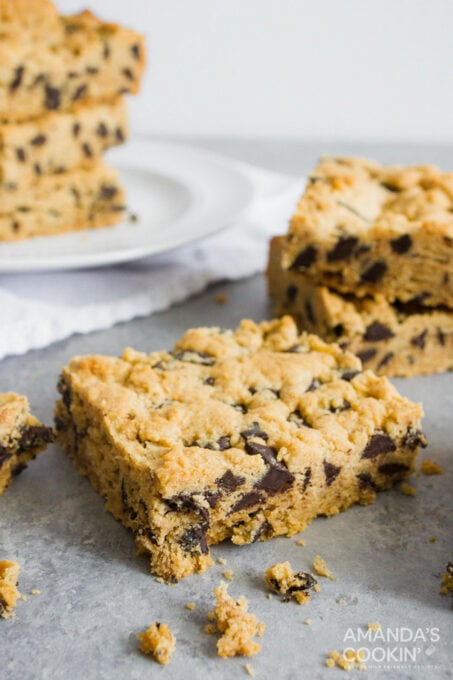 Peanut Butter Chocolate Chip Bars - Amanda's Cookin' - Cookies & Bars