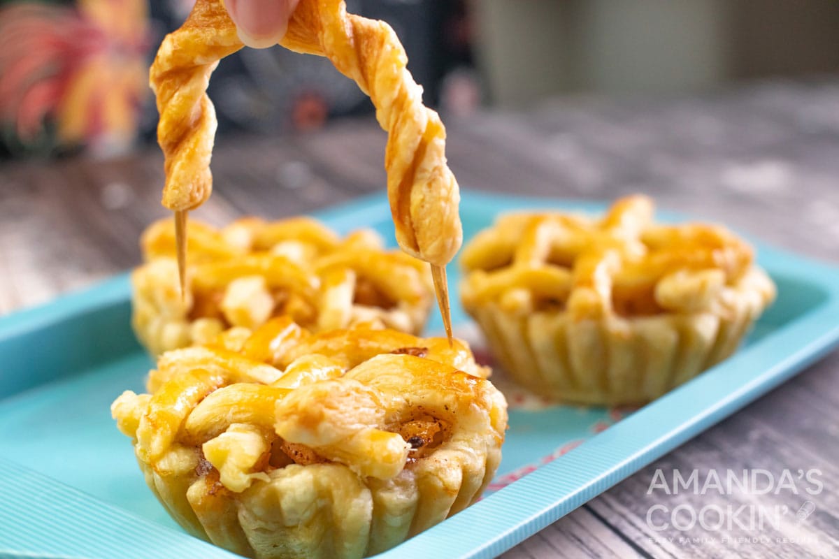 inserting basket handle on pie