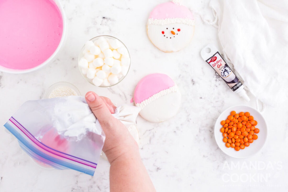 Easy Decorated Sugar Cookies - Amanda's Cookin' - Tips & Tricks