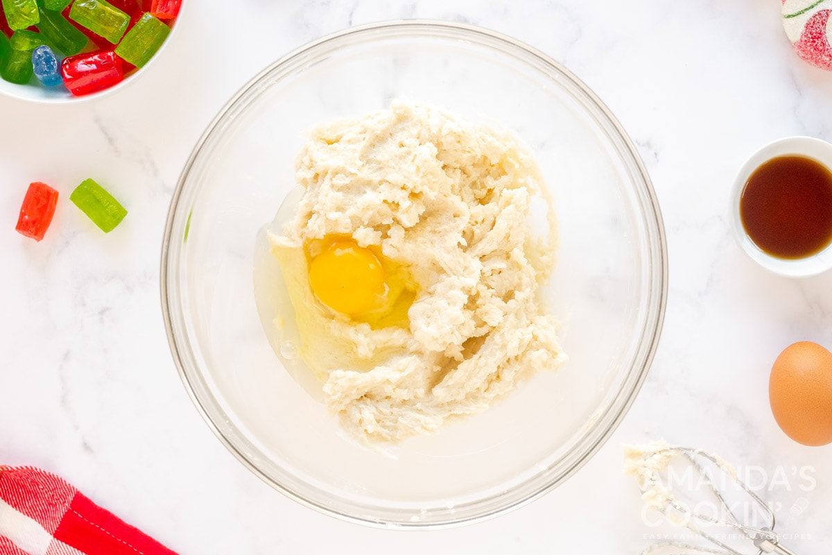 eggs in a bowl with sugar mixture