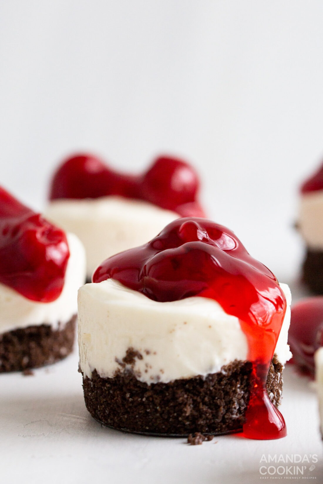 mini cheesecake with cherry topping