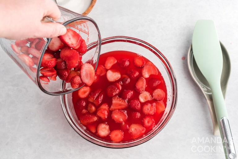 Strawberry Pretzel Salad - Amanda's Cookin' - One Pan Desserts