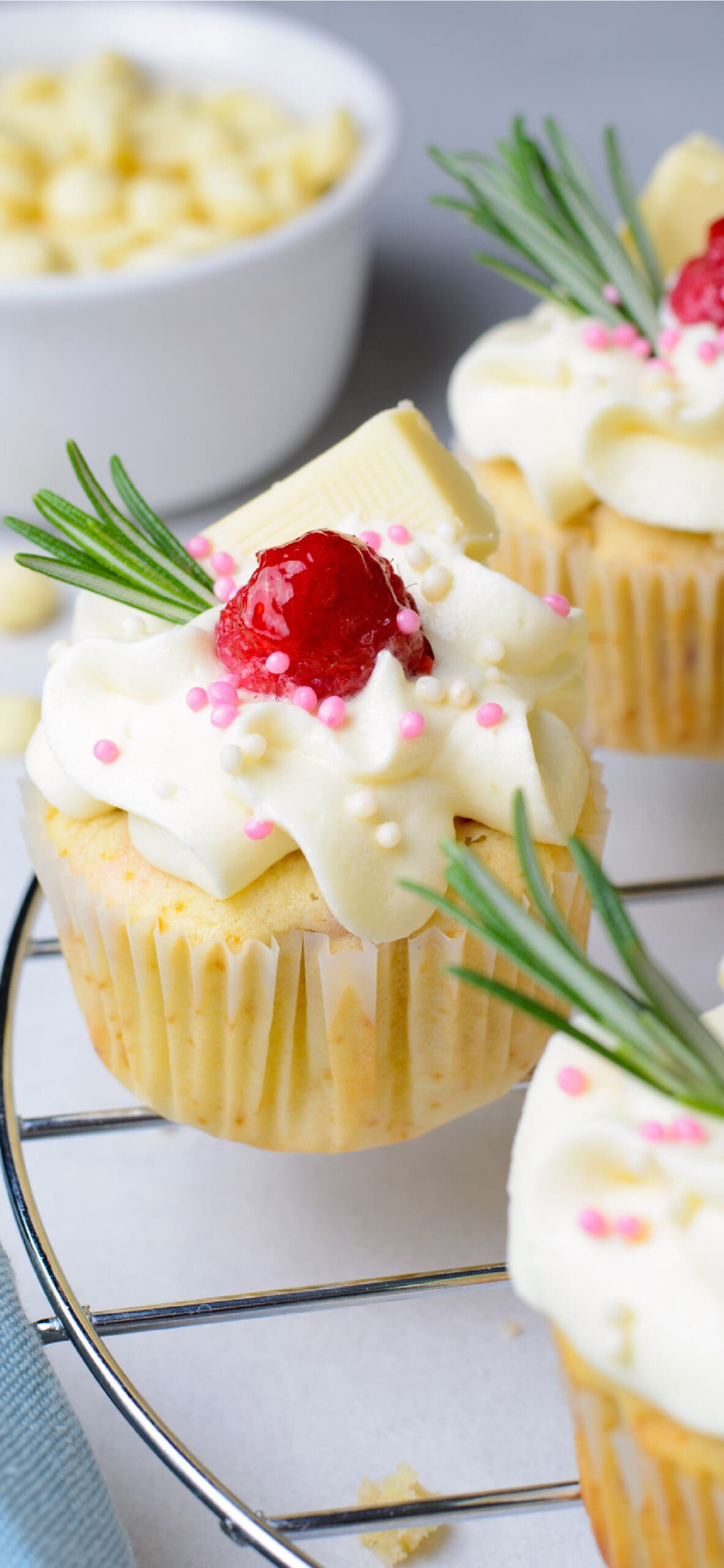 Raspberry White Chocolate Cupcakes - Amanda's Cookin' - Cake & Cupcakes